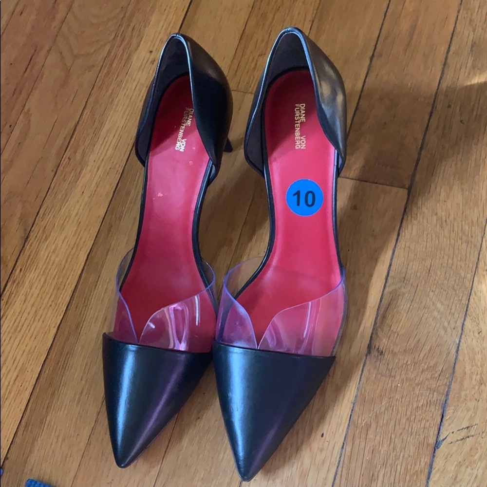 Diane Von Furstenburg love pump in Red